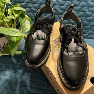 BRAND NEW IN BOX Dr Martens Pointed Toe Cut-out Oxfords